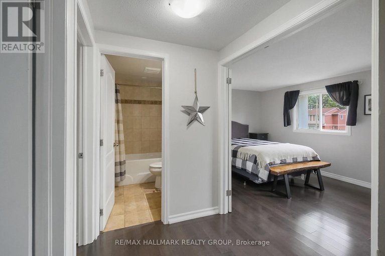 28538565/296-pintail-terrace/chatelaine-village/ottawa/ontario/K1E2A1_32