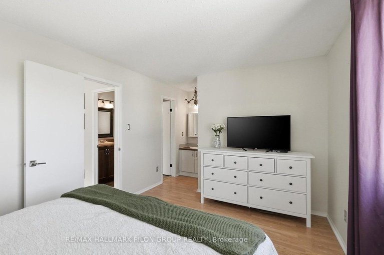 29358696/1853-brousseau-crescent/chateauneuf/ottawa/ontario/K1C2Y5_11