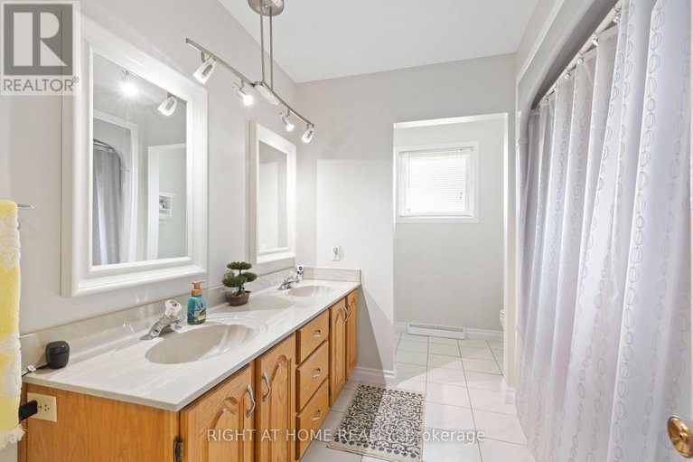 28599787/2355-raymond-street/town-of-rockland/clarence-rockland/ontario/K4K1K3_14