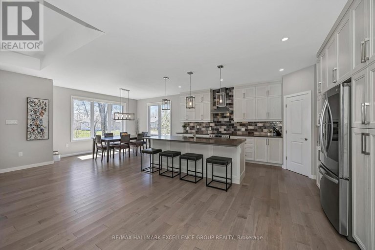 29663853/921-colette-street/clarencerockland-twp/clarence-rockland/ontario/K0A1E0_9