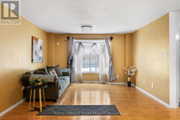 29269235/18-oakham-ridge-n/morgans-grantsouth-march/ottawa/ontario/K2K3B3_7