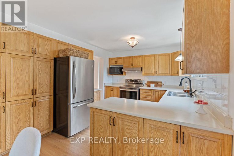 28420180/2-bonnechere-drive/bridlewood/ottawa/ontario/K2M2A5_18