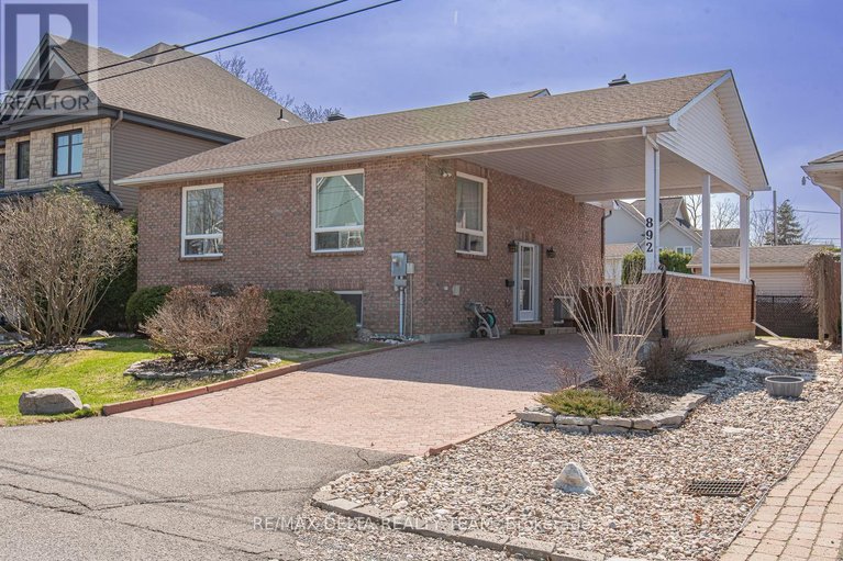 29649021/892-beauchamp-avenue/hiawatha-parkconvent-glen/ottawa/ontario/K1C3A7_1