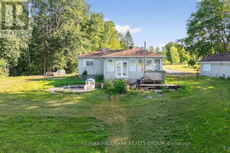 28812451/3855-old-highway-17/clarencerockland-twp/clarence-rockland/ontario/K4K1W2_49