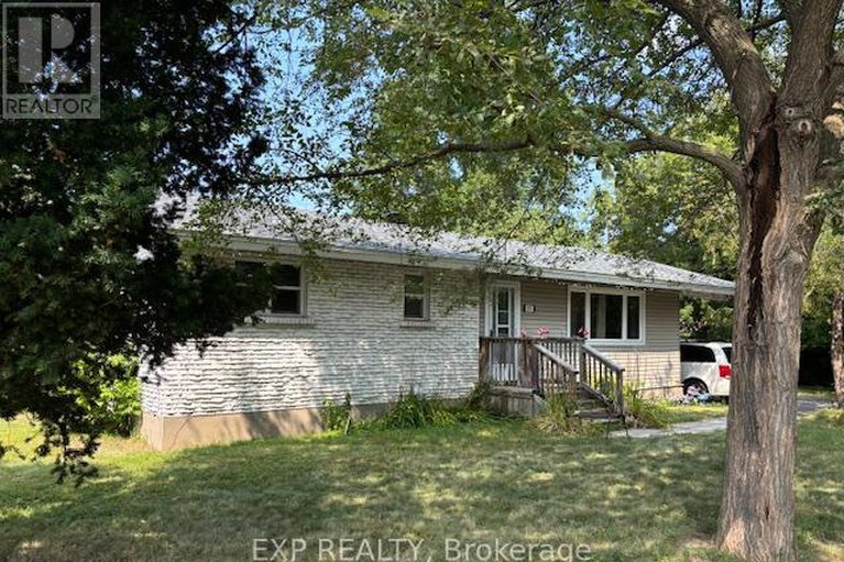 28712668/655-gardenvale-road-w/castle-heightsrideau-high/ottawa/ontario/K1K1E3_1