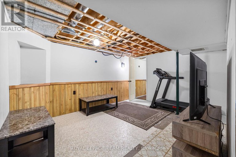 28526425/2245-orient-park-drive/blackburn-hamlet-south/ottawa/ontario/K1B4W3_28