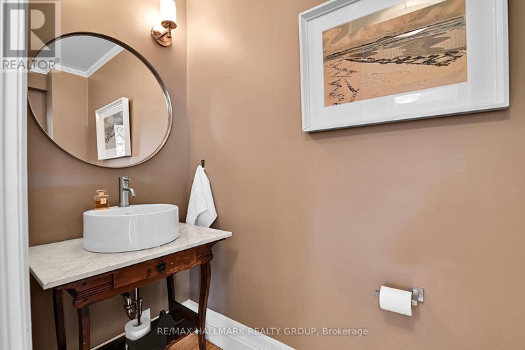 29437616/9-rock-avenue/lindenlea/ottawa/ontario/K1M1A5_11