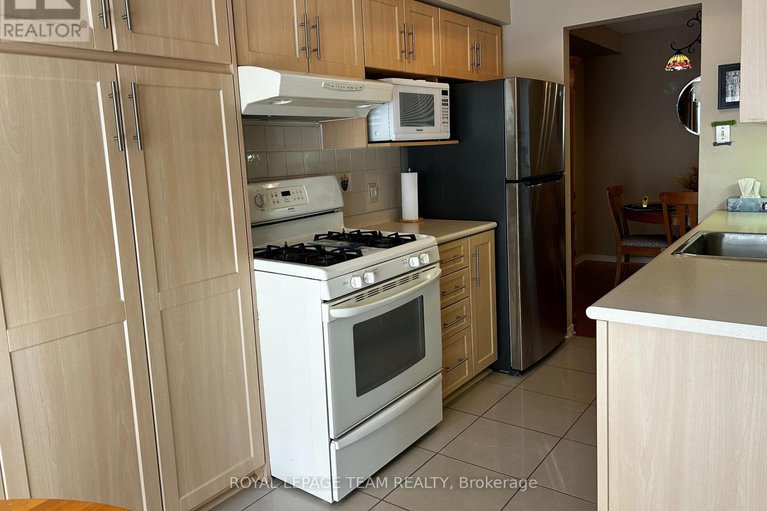 28666132/15-santa-cruz-private/riverview-park/ottawa/ontario/K1G6M5_9