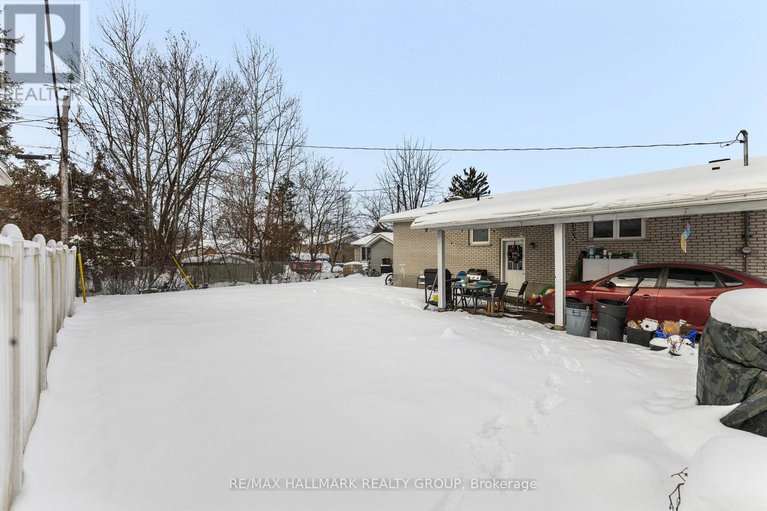 29229707/816-willow-avenue/chatelaine-village/ottawa/ontario/K1E1C7_22