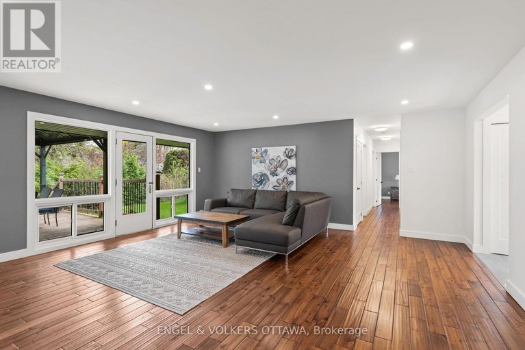 28294344/70-varley-drive/beaverbrook/ottawa/ontario/K2K1H2_6