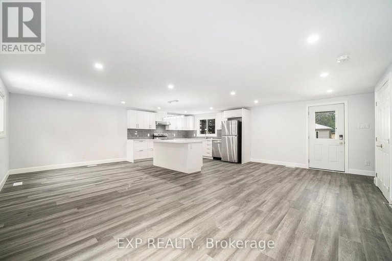 29103619/35-lazy-nol-court/fringewood/ottawa/ontario/K2S1T5_6