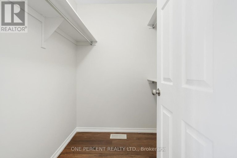 29436561/209-rolling-meadow-crescent/mer-bleuebradley-estatesanderson-park/ottawa/ontario/K1W0B1_23