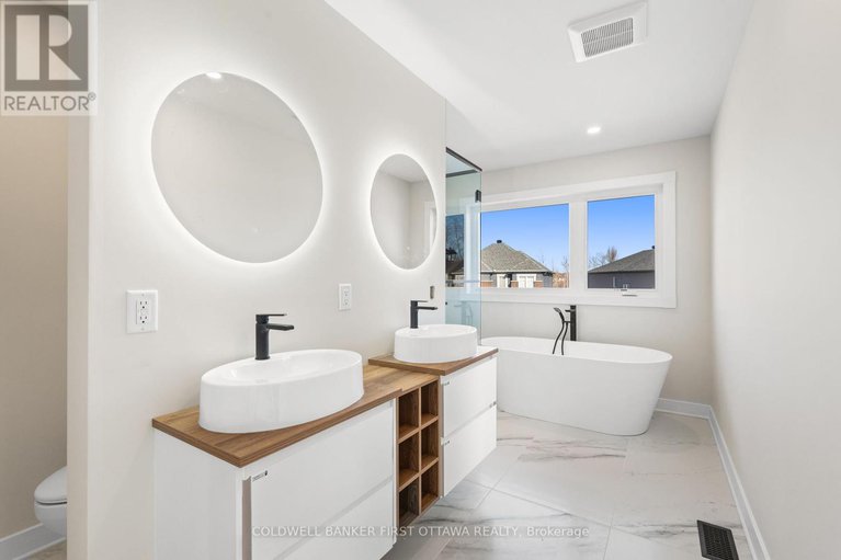 28450244/279-enclave-walk/mer-bleuebradley-estatesanderson-park/ottawa/ontario/K1W0J5_28