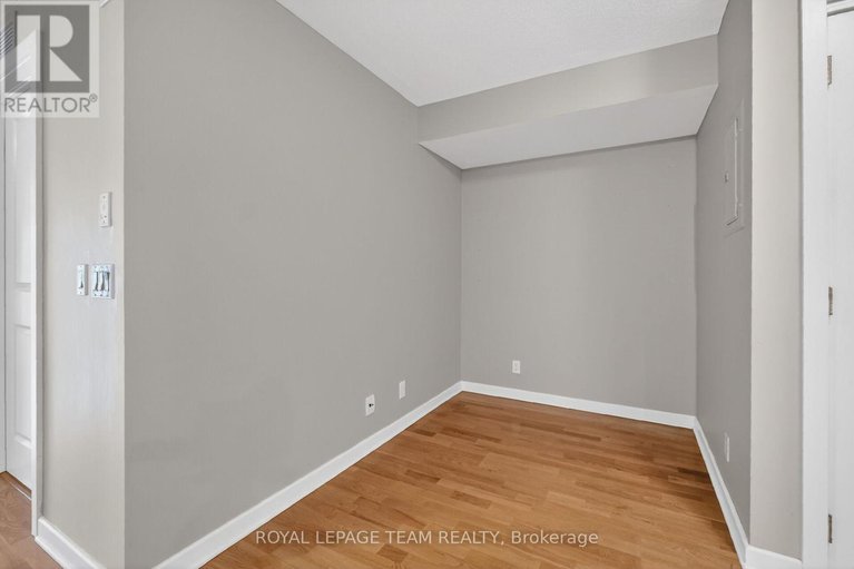 29253841/804-138-somerset-street-w/ottawa-centregolden-triangle/ottawa/ontario/K2P0A3_17