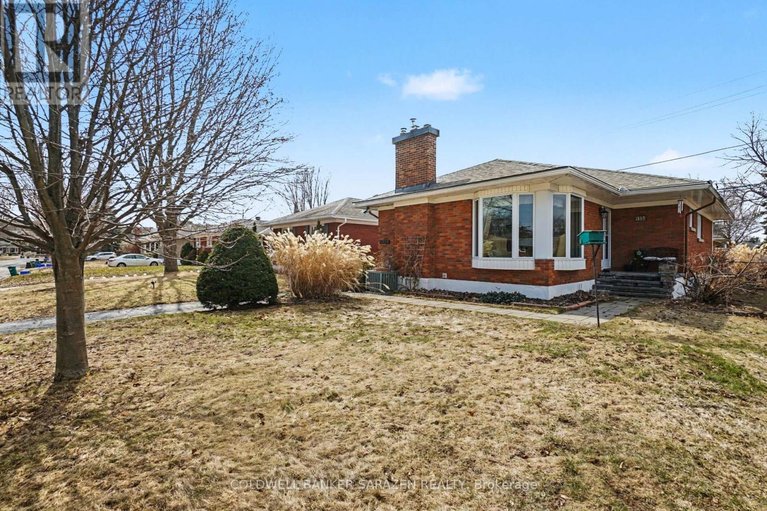 29587859/1306-hanbury-street/bel-air-heights/ottawa/ontario/K2C2M2_17