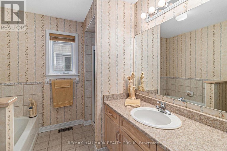 28042221/163-yoho-drive/bridlewood/ottawa/ontario/K2M2V4_28
