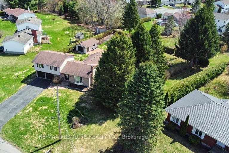 29665092/535-gascon-street/village-of-russell/russell/ontario/K4R1C6_37