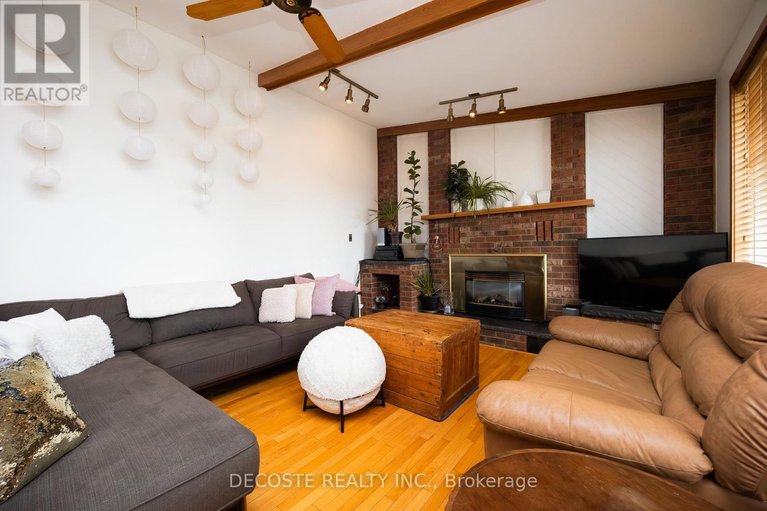 29630815/100-macleod-crescent/alexandria/north-glengarry/ontario/K0C1A0_13