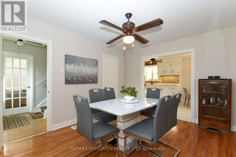 29123494/323-fullerton-avenue/overbrookcastle-heights/ottawa/ontario/K1K1K2_27