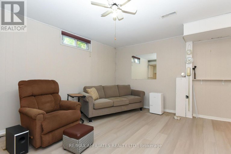 29123494/323-fullerton-avenue/overbrookcastle-heights/ottawa/ontario/K1K1K2_47
