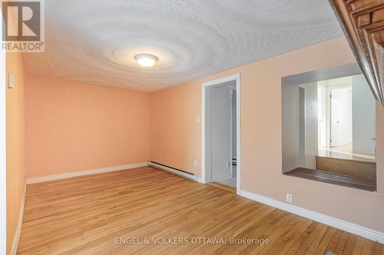 28243621/467-edgeworth-avenue/woodroffe/ottawa/ontario/K2B5L2_6