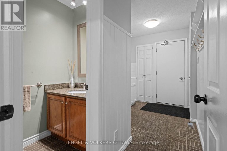29015610/4720-whispering-willow-drive/sarsfieldbearbrook/ottawa/ontario/K4B1J1_15