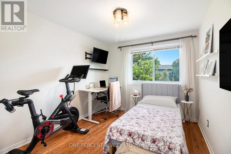 29052305/1042-harkness-avenue/riverside-park/ottawa/ontario/K1V6P2_15