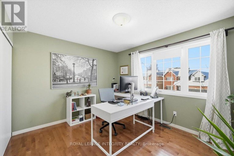 29381596/1110-luesby-crescent/fallingbrookgardenway-south/ottawa/ontario/K4A4X7_31