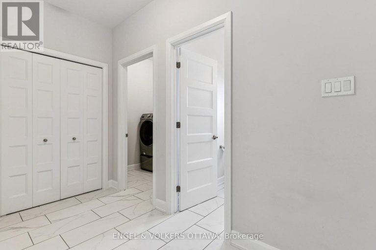 28649203/529-lucent-street/village-of-russell/russell/ontario/K4R0G3_18