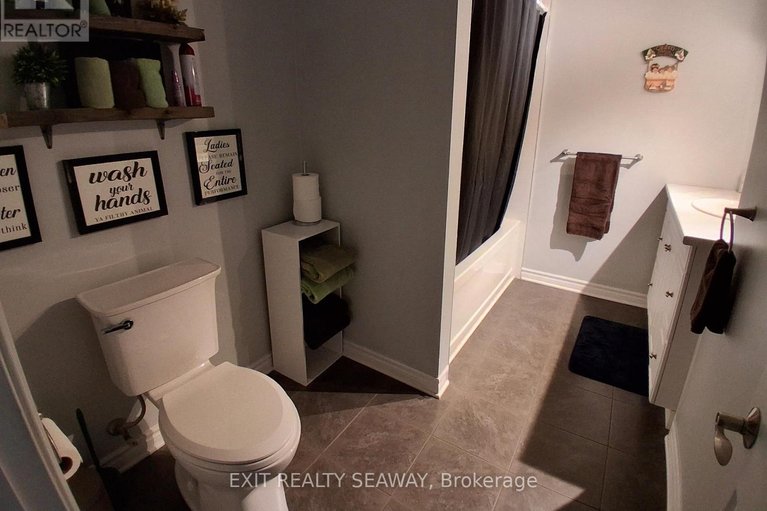 29536081/6731-gilmore-hill-street/south-glengarry-charlottenburgh-twp/south-glengarry/ontario/K6H7J3_20