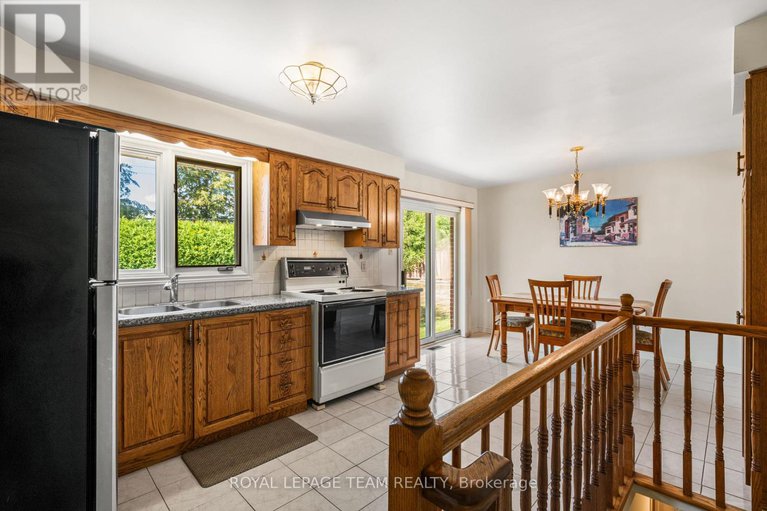 28790209/5-spring-garden-avenue/meadowlandscrestview/ottawa/ontario/K2G3B1_15