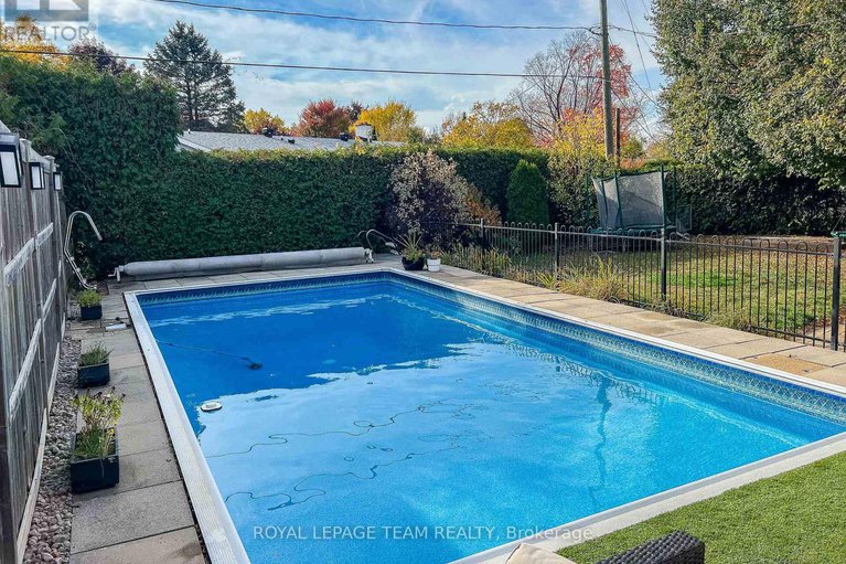 29147557/62-crystal-beach-drive/crystal-beach/ottawa/ontario/K2H5N1_44