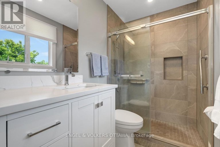 28812016/15-dickson-street/bruce-farmgraham-parkqualicumbellands/ottawa/ontario/K2H7H6_33