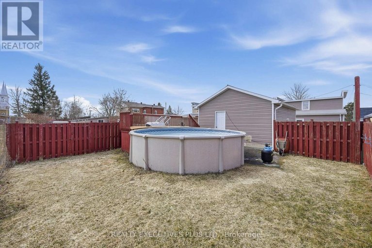 29596736/3721-champlain-street/clarencerockland-twp/clarence-rockland/ontario/K0A1E0_26