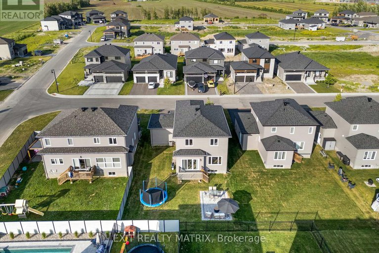 28493432/461-aurora-street/russell-twp/russell/ontario/K4R0L3_31