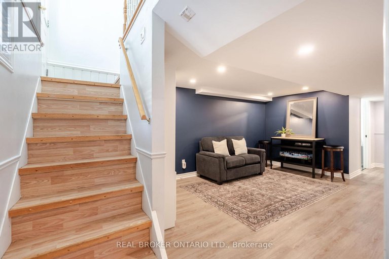 28961795/2070-cornish-street/elmvale-acresurbandale/ottawa/ontario/K1G2R8_17
