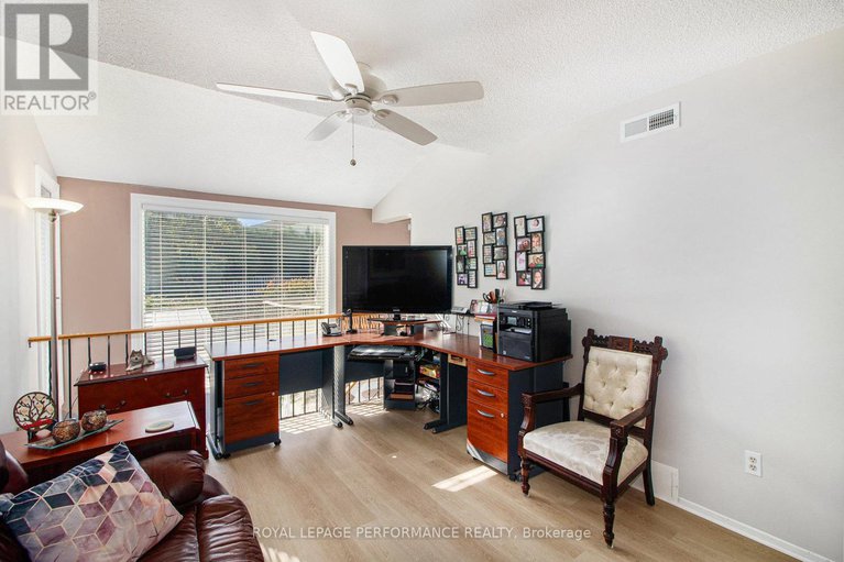 28927668/170-midsummer-terrace/queenswood-heights-south/ottawa/ontario/K1E3V6_5