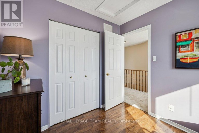 29366238/4298-sunwood-crescent/carson-grove/ottawa/ontario/K1J1B8_18