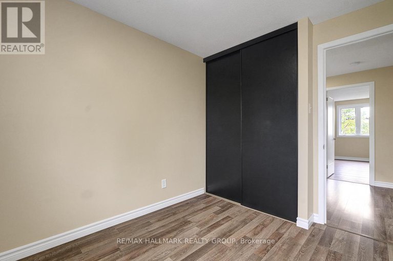 29211937/1701-lafrance-drive/queenswood-heights-south/ottawa/ontario/K1E2L7_22