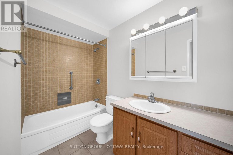 28727418/711-1171-ambleside-drive/woodroffe/ottawa/ontario/K2B8E1_28