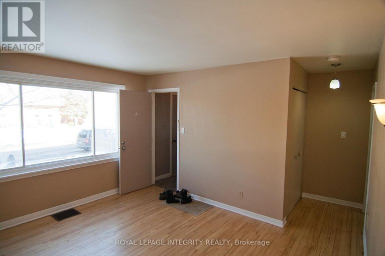 28629936/422-queen-mary-street/overbrookcastle-heights/ottawa/ontario/K1K1W5_11