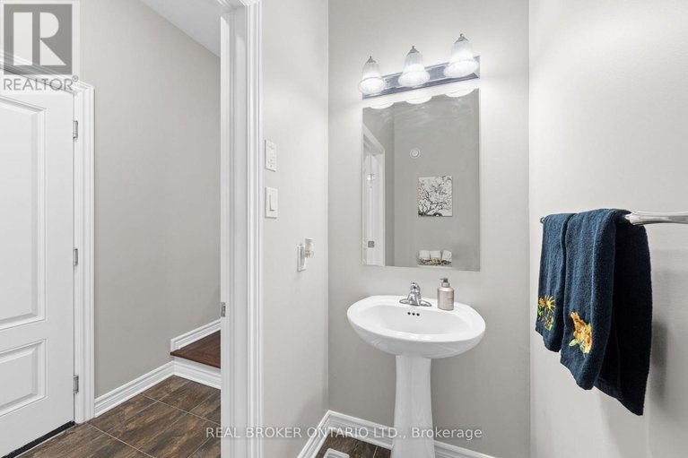 29464895/792-cedar-creek-drive/blossom-parkkemp-parkfindlay-creek/ottawa/ontario/K1T0M6_17