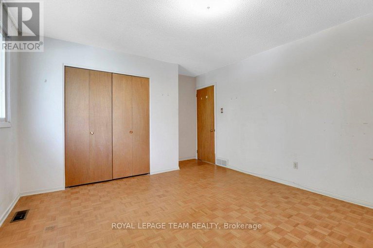 28670720/16-keewatin-crescent/borden-farmstewart-farmcarleton-heightsparkwood-hills/ottawa/ontario/K2E6Z1_23