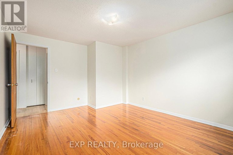 28500689/75-chesterton-drive/borden-farmstewart-farmcarleton-heightsparkwood-hills/ottawa/ontario/K2E5T5_22
