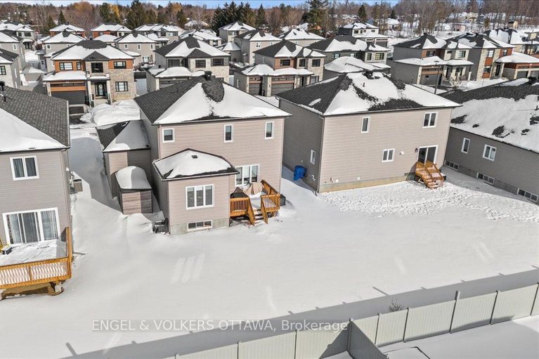 29402076/624-geneva-crescent/embrun/russell/ontario/K0A1W0_42