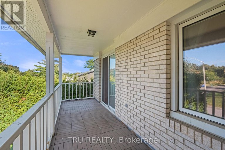 29269815/12-apache-crescent/city-viewskylinefisher-heightsparkwood-hills/ottawa/ontario/K2E6H7_34