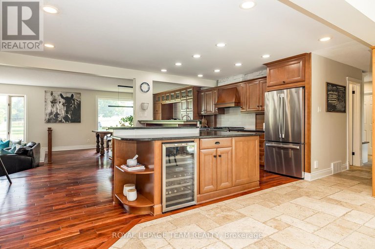 28666858/1216a-river-road/manotick-east-to-manotick-station/ottawa/ontario/K4M1B4_12