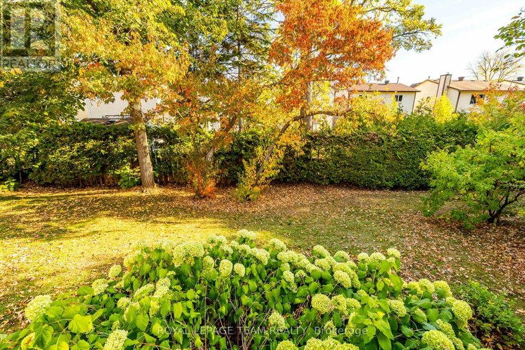 29528668/27-pine-needles-court/stittsville-central/ottawa/ontario/K2S1G5_32