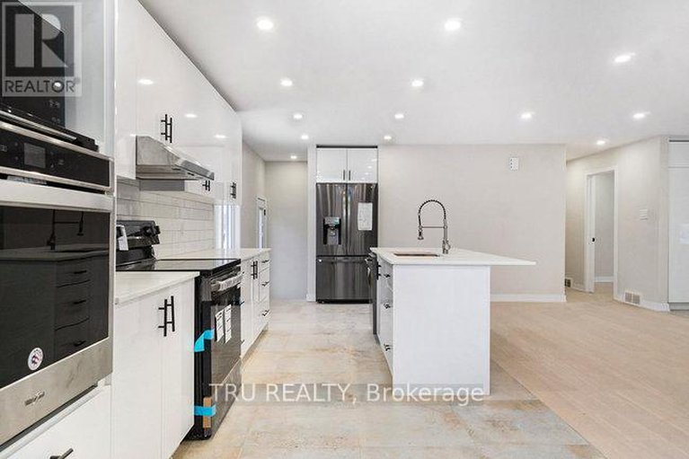 28740163/39-sunnycrest-drive/city-viewskylinefisher-heightsparkwood-hills/ottawa/ontario/K2E5Y4_12