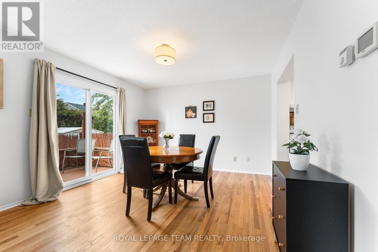 28234836/107-melanie-crescent/glencairnhazeldean/ottawa/ontario/K2L2E4_21